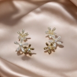 温柔高级感微镶锆石珍珠花朵耳环女精致气质甜美百搭耳钉时尚通勤