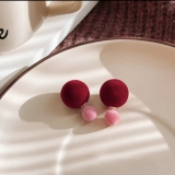 简约撞色植绒圆球饰品小众甜美双面大小球耳钉高级感可爱通勤耳饰