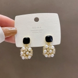 轻奢高级方形珍珠复古港风镂空气质高级设计感耳钉耳饰女工厂批发