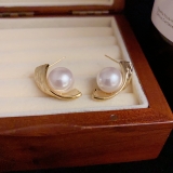 时尚个性金属环绕珍珠耳钉女小众气质简约设计感耳环批发