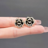 黑色山茶花耳钉2025新款潮高级感耳环玫瑰花瓣耳钉耳饰女