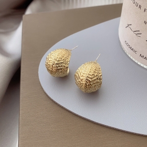 轻奢高级感金属耳环女2025年爆款耳钉小众设计感个性精致气质耳饰