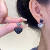 黑色爱心耳环2025新款爆款轻奢高级感气质耳钉女独特绝美耳饰