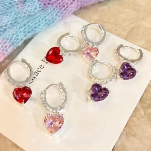缤纷糖果色多彩爱心耳扣新款设计简约精致时尚ins轻奢高级感耳饰