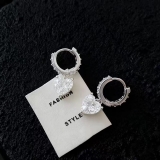 缤纷糖果色多彩爱心耳扣新款设计简约精致时尚ins轻奢高级感耳饰