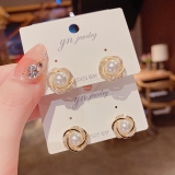 东大门秋季新款微镶锆石缠绕珍珠耳钉女精致时尚小巧百搭耳环耳饰