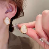 透明气质琥珀色耳钉女复古法式不规则小众设计高级感轻奢耳环耳饰