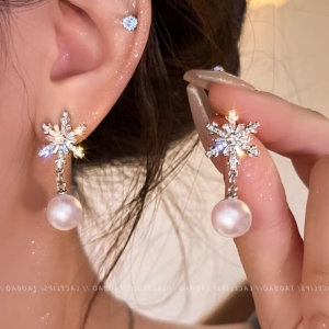 轻奢雪花锆石珍珠耳钉2025网红新爆款气质耳饰高级感耳环女批发