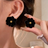2025新款潮高级感红色植绒时尚花朵耳钉复古法式小众独特大气耳饰