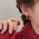 独特复古气质咖色红色耳钉女轻奢高级感耳环2025新款爆款小众耳饰