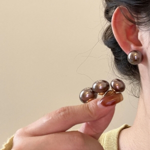 法式复古摩卡棕馒头珍珠耳钉女简约高级个性优雅时尚百搭耳环耳饰