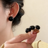 韩系黑色馒头形珍珠耳钉小巧几何设计感精致百搭养耳洞耳