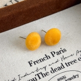 彩色植绒圆球耳钉女款秋冬2026新款复古气质耳环时尚个性甜美耳饰