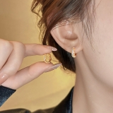 新款金色镂空花边小圈圈耳扣女轻奢高级感耳环小众设计气质耳饰品