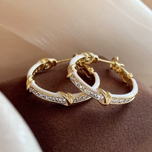 新款白色水钻耳环法式复古轻奢高级感耳圈小众气质时尚百搭耳饰女