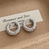 复古螺纹几何扭纹牛角耳环2026年新款潮耳扣小众设计感冷性风耳饰