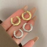 复古螺纹几何扭纹牛角耳环2026年新款潮耳扣小众设计感冷性风耳饰