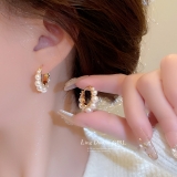 @特价欧美个性轻奢精致珍珠圈圈耳环复古优雅淑女小香风设计感耳饰女